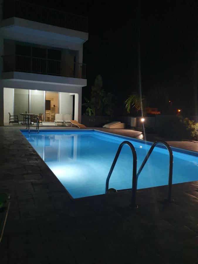 Palms Resort Apartments Alethriko Exterior photo